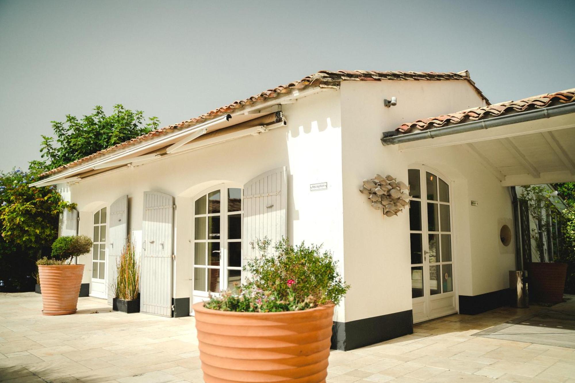 Le Clos Saint-Martin Hotel & Spa Luaran gambar